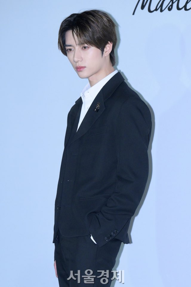 FnZMIlxaMAAL3V6?format=jpg&name=medium