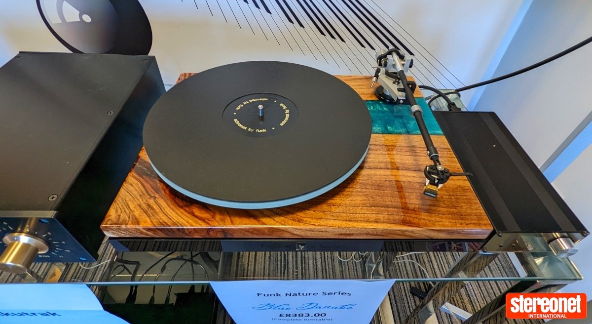 StereoNETUK's tweet photo. Pink Triangle returns with the official unveiling of its Blue Danube turntable at @bristolhifishow. @TheFunkFirm also builds on its #IsolationBubble.

https://t.co/9RJU0hZqcB

#hifinews #audiophile #bristol2023 #bristolhifishow #bristolhifishow2023 #stereonet #snuk #hifishow https://t.co/xr25EqgmM3