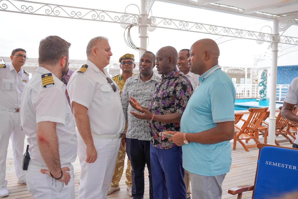 magicalkenya's tweet image. This morning, the MV World Odyssey cruise ship called on the Port of Mombasa with 620 passengers and 175 crew members on board.Tourism PS @Ololtuaa joined other dignitaries in receiving the cruise ship.
#magicalkenya
#RediscoverTheMagic