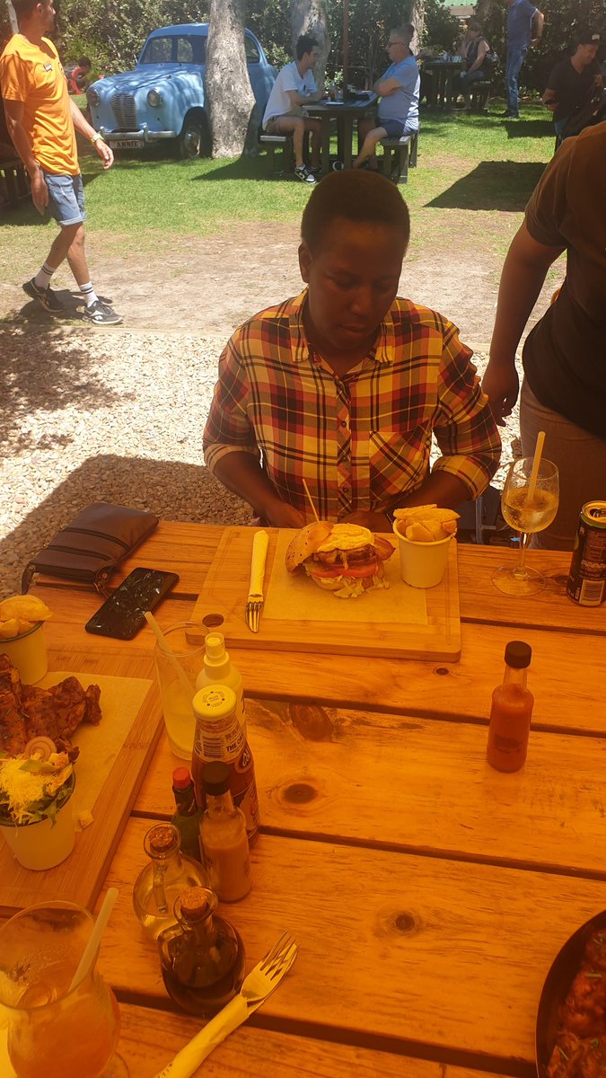 BryanTorien's tweet image. Out on Clarence Drive for lunch. Treat your mum while you can. #MomFirst