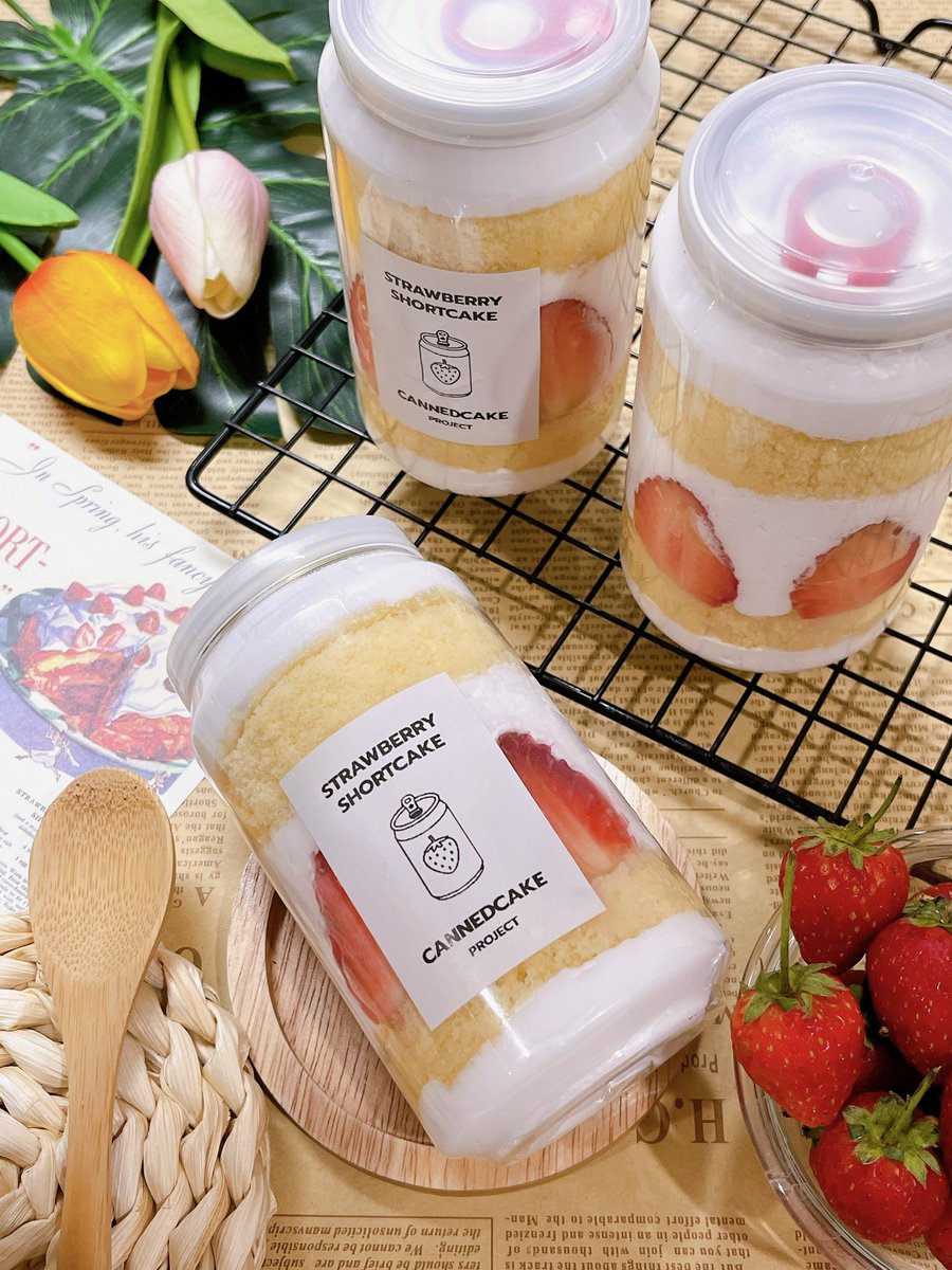 timefortasty_gp's tweet photo. ละมุนแบบเกินต้าน ✨ สตรอว์เบอร์รีเค้กครีมสดกระป๋อง by Cannedcake Project 🍓 

พูดเลยว่าอร่อย ���ะมุน เข้ากันสุดๆ ทั้งเนื้อเค้ก ซอสสตอฯ ครีมสด ทานแล้วฟินมากจริง! 💓 กระป๋องละ 139 บาทเท่านั้น ซื้อเป็นของฝากก็น่ารัก ซื้อทานเองก็เริ่ด! 😍 แนะนำเลย

💖 IG: cannedcake_project นะงับ! https://t.co/KcEeQmteZd