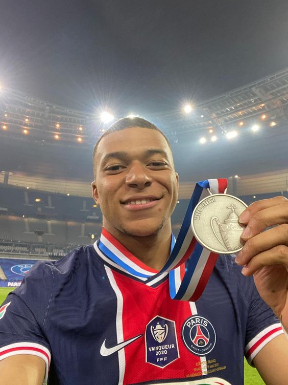 fxshiguro's tweet photo. seungkwan mbappe 98 liner 👍👍👍👍 https://t.co/mjn3ZnloBo