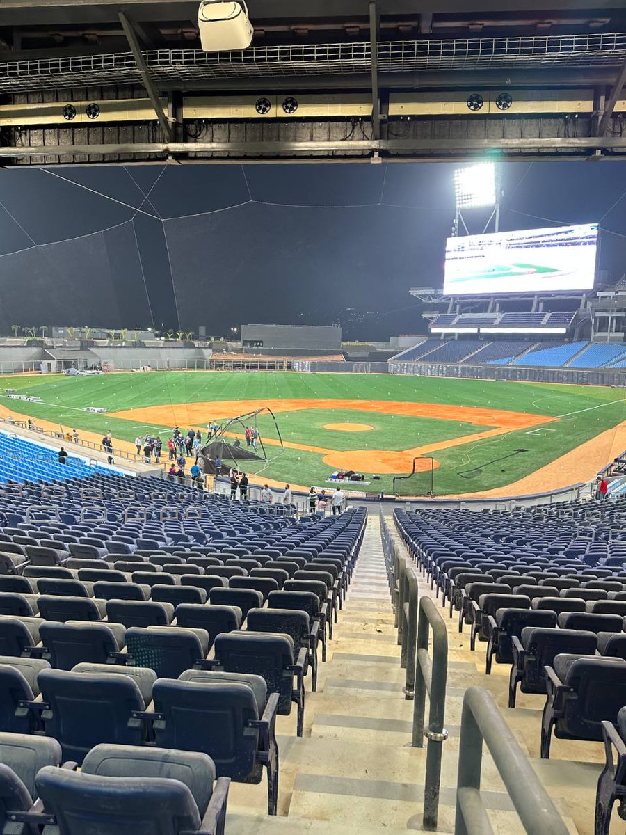 gestionperfecta's tweet photo. El estadio de béisbol Látigo Chávez, en La Rinconada, ya  en los detalles finales para la Serie del Caribe 2023. 

Comparto fotografías de la inspección que realizamos a sus instalaciones durante la noche de este miércoles 

¡Seguimos, Caracas! ⚾

#FelizJueves
#BloqueoCriminal https://t.co/SKFVL94K38