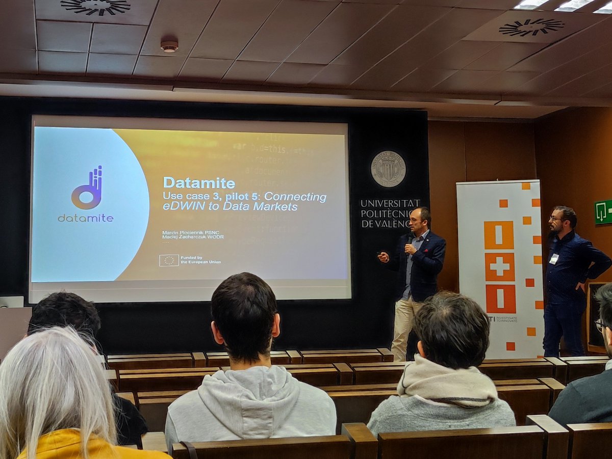 DATAMITE_EU's tweet photo. Pilot nº5 run by @pcss_psnc, #WODR &amp; #IDFS.

Main goal ➡️ to implement the mechanisms of an agricultural data marketplace to facilitate the exchange and trading of #data. 

It will accelerate and steer the 📲 #digital &amp; 🌿 #green transitions on #agriculture &amp; food production. https://t.co/4n0BqD9GI5