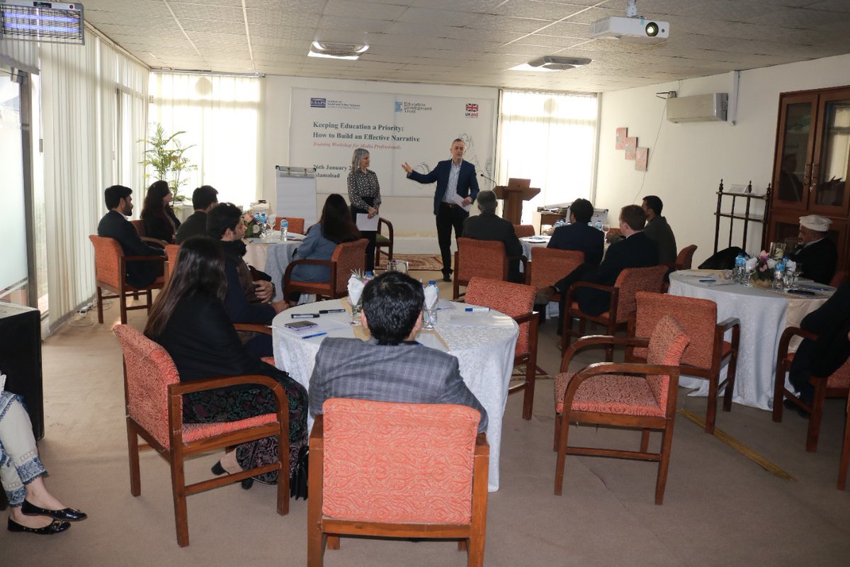 I_SAPS's tweet photo. If you have to write a story about education reforms in Pakistan, what story would you want to tell?
@__ChrisMorris__ urges participants to think creatively about developing a human-centered story from a news item.
@FCDOEducation  @EdDevTrust @FCDOGovUK #EveryGirlEverywhere https://t.co/TjJgZr4oM5