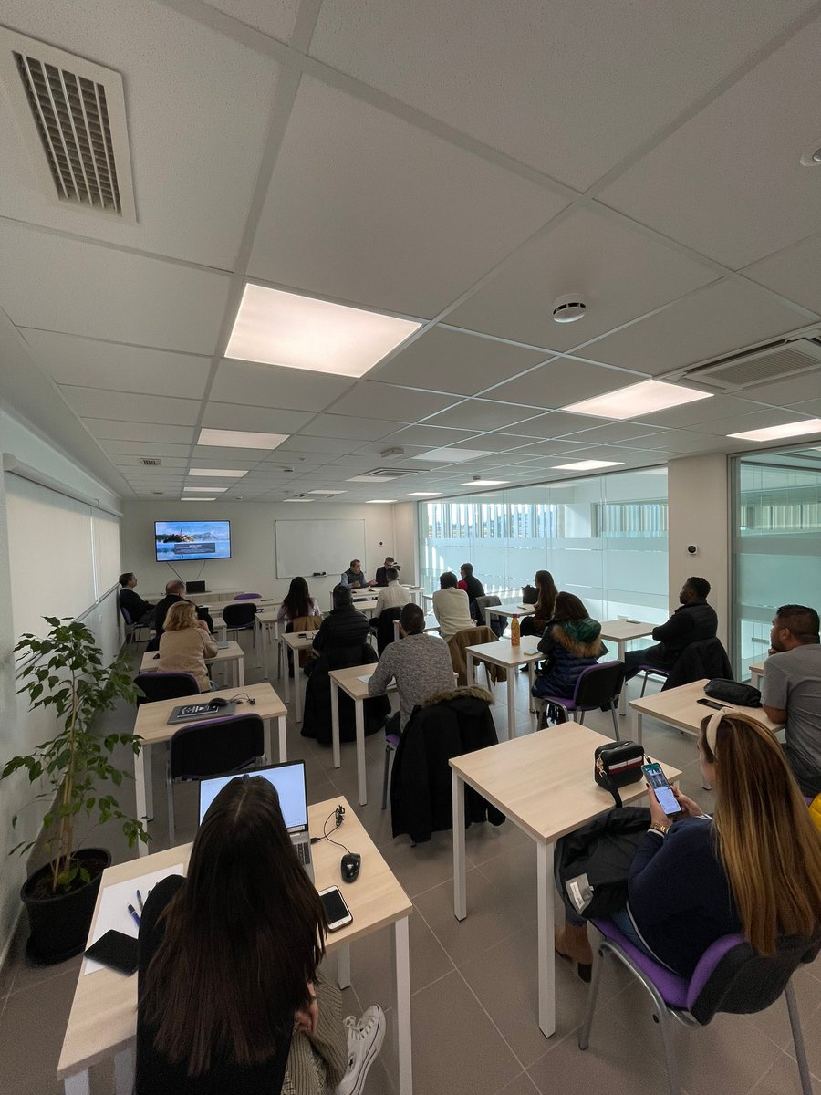 FivVillaverde's tweet image. Iniciamos la sesión de #Networking con la sala llena de empresas con proyectos y línea de negocio de gran proyección.

🔊Hablamos sobre la línea de ayudas que ha aprobado @MADRID, 3M€, para apoyar a la industria madrileña.

Gracias por la acogida, juntos hacemos #industria 🚀 🚀