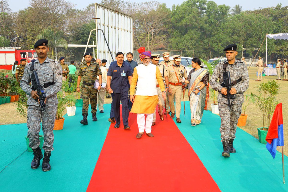 prafulkpatel's tweet photo. दमन मे ७४वां गणतंत्र दिवस एवं चौथा विलायीकरण दिवस अति हर्षोल्लास के साथ मनाया गया।ध्वजारोहण व राष्ट्रगान के साथ प्रारंभ, विभिन्न विभागों द्वारा आयोजित परेड, झांकियों तथा सांस्कृतिक कार्यक्रमों ने सभी को मंत्रमुग्ध किया,राष्ट्रप्रेम के भावों से युक्त गणतंत्र दिवस मनाया गया। https://t.co/tww17wOwF9