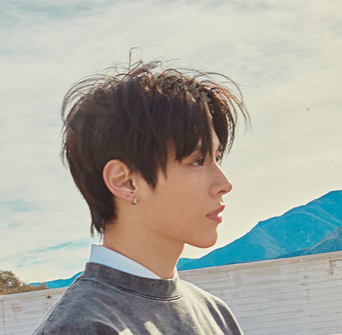 PR0DBYEUNHWI's tweet photo. kj's top tier side profile oh god https://t.co/Pv0m18O7GS