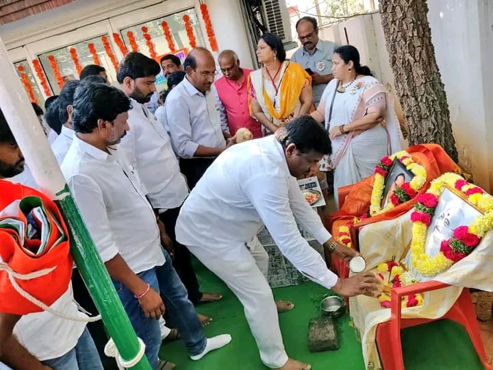 kavyakalyanm's tweet photo. హైదరాబాద్,ప్రసాశన్ నగర్ లోని JanaSena Party కేంద్ర కార్యాలయంలో ఘనంగా గణతంత్ర దినోత్సవ వేడుకలు.జాతీయ పతాకం ఎగరేసిన తెలంగాణ రాష్ట్ర ఇంఛార్జి శ్రీ నేమూరి శంకర్ గౌడ్ గారు.
నేను సైతం .

M.కావ్య ముదిరాజ్
సనత్ నగర్ నియోజకవర్గ కోఆర్డినేటర్
#RepublicDay https://t.co/0NF93JJSgs