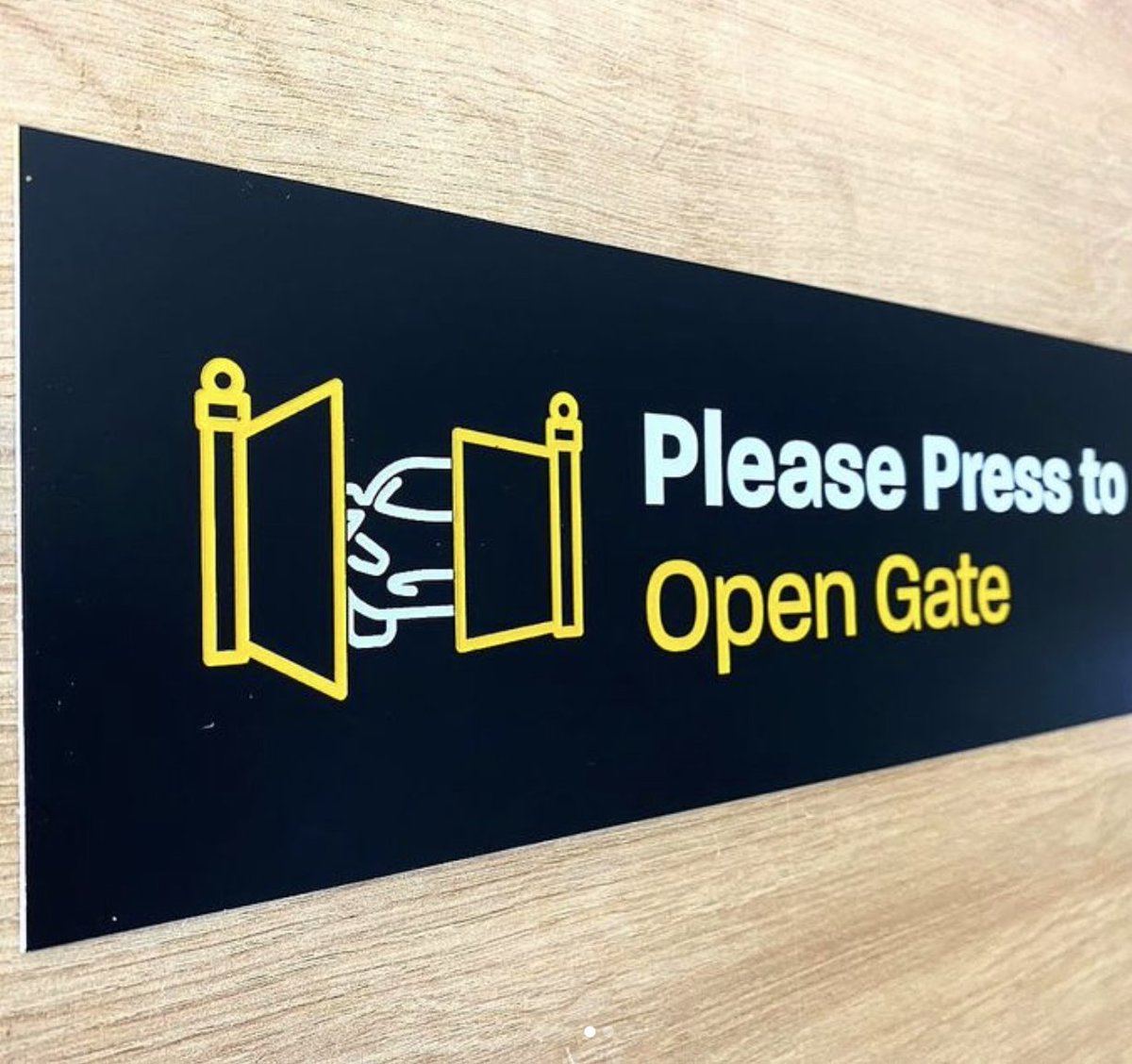 uopoffice's tweet image. Outdoor wall signs complete for a customer. Specifically designed to match their current branding. 

#signs #outdoorsign #wallsign #personalised #branded #office #homeoffice #business #uop #universal #offers #quote #universaloffice #likeforlike #likeforlike #follow4follow