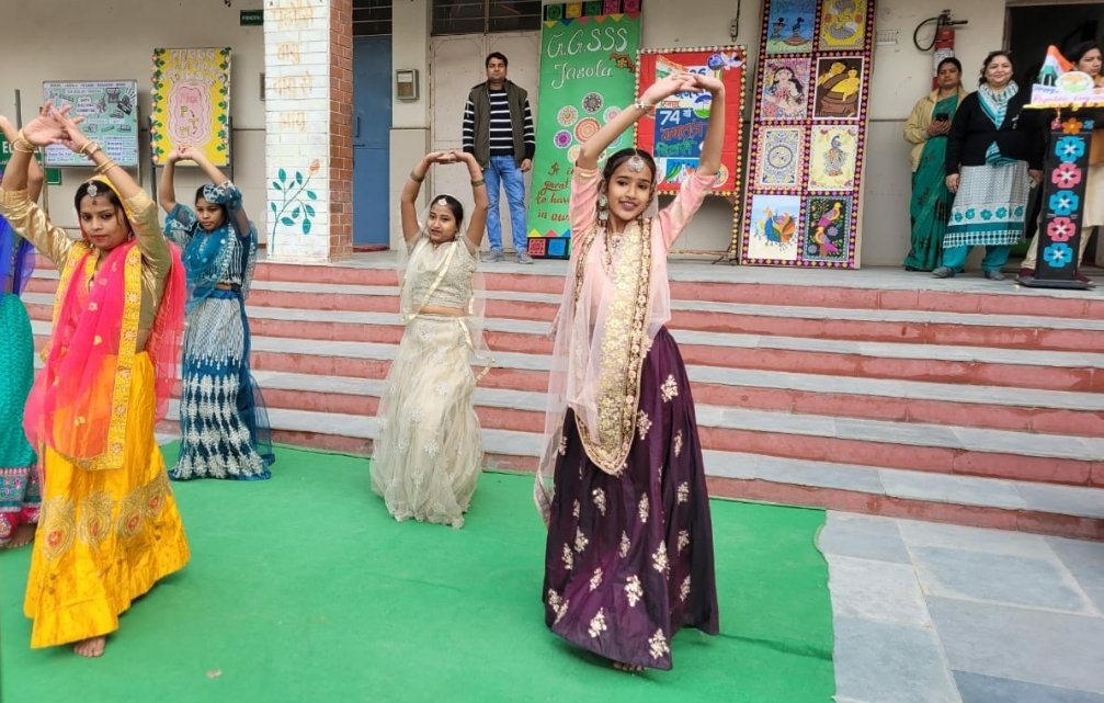ggsssjasola's tweet photo. #RepublicDay celebration @ggsssjasola  was simply overwhelming by marvellous performances by #student

#VandeMataram 
#JaiHind 
@LetsTalkEdun https://t.co/61jY4Gl6MN