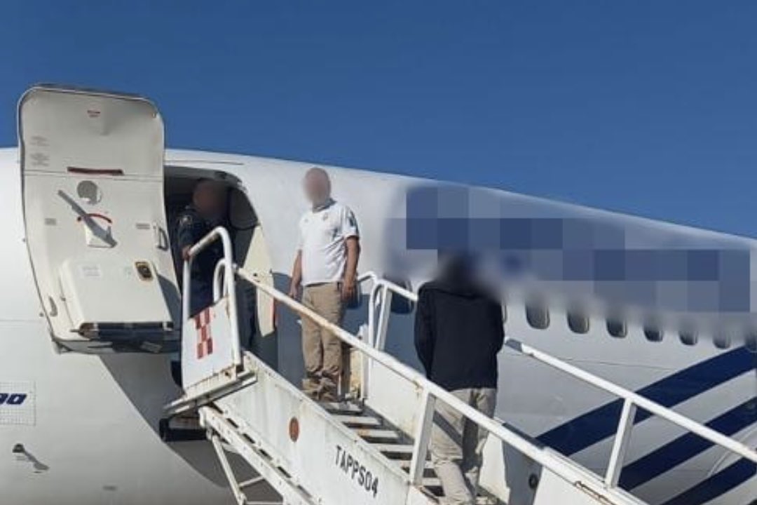 𝟭𝟭𝟭 𝗲𝗰𝘂𝗮𝘁𝗼𝗿𝗶𝗮𝗻𝗼𝘀 𝗱𝗲𝗽𝗼𝗿𝘁𝗮𝗱𝗼𝘀 𝗱𝗲𝘀𝗱𝗲 𝗠𝗲́𝘅𝗶𝗰𝗼            

ATENCIÓN: 111 migrantes de Ecuador fueron embarcados en un avión y deportados desde el aeropuerto internacional de Tapachula al aeropuerto José Joaquín de Olmedo, de Guayaquil. Vía: INMM.