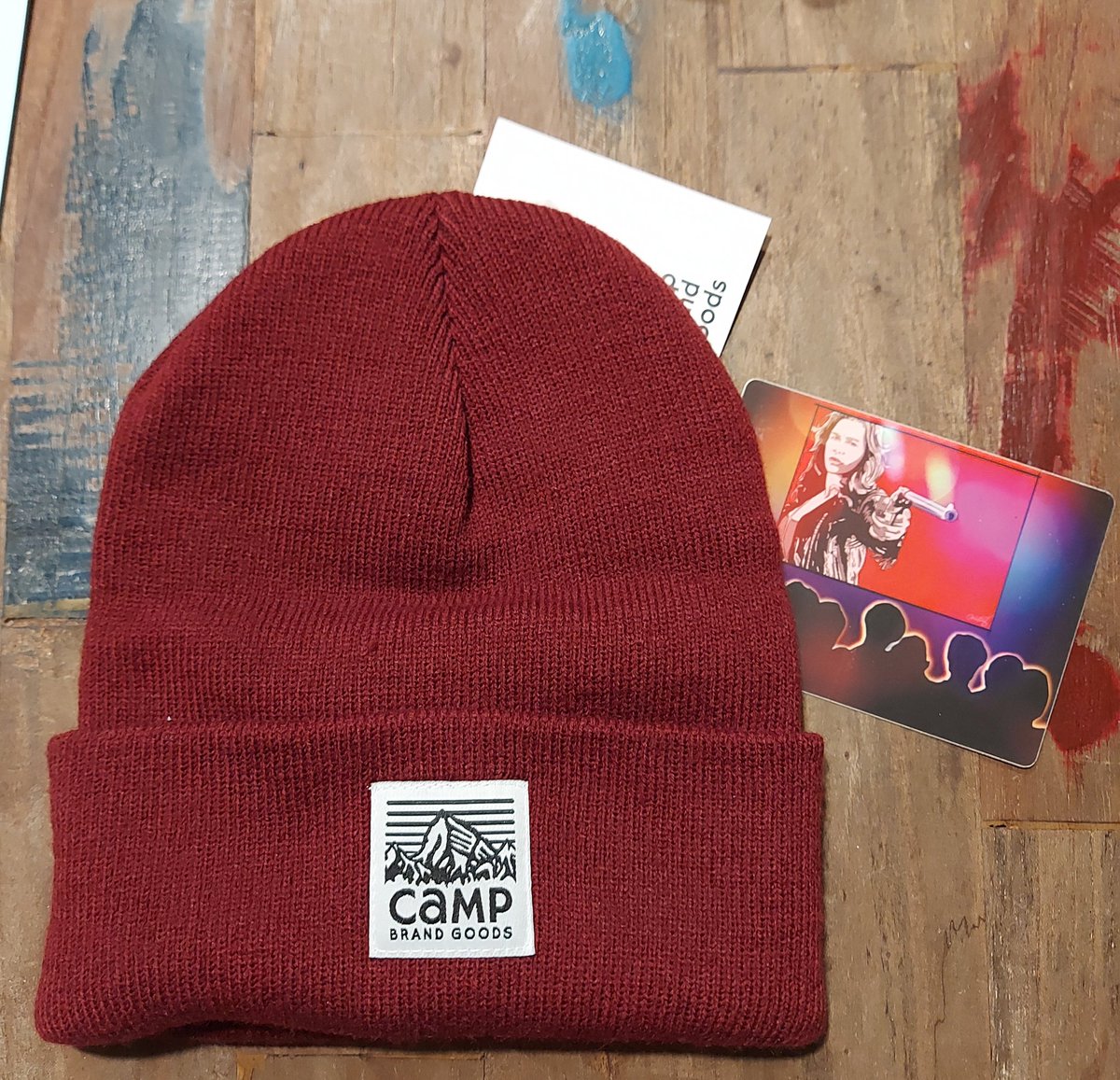 JopjeV's tweet photo. Thanks @earperfilm, it finally arrived! BI love it!
But since my secret santa knew I really liked them, they also got me one. So now I have two 🤷‍♀️

That's why I decided to #EarpItForward and give one away to an #Earper!

 1/2 https://t.co/PHKMfdmB2u