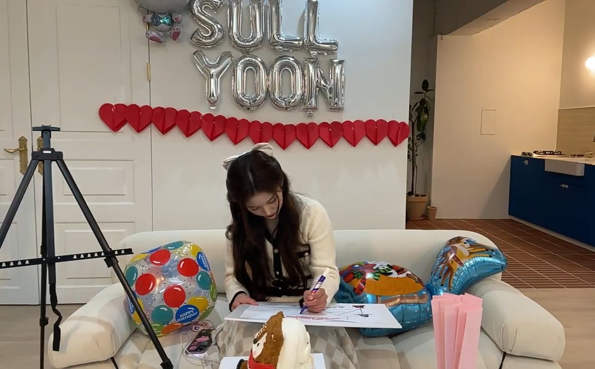 GIRLGROUP AREA on Twitter: "gg! ini sullyoon nmixx left-handed kah??"