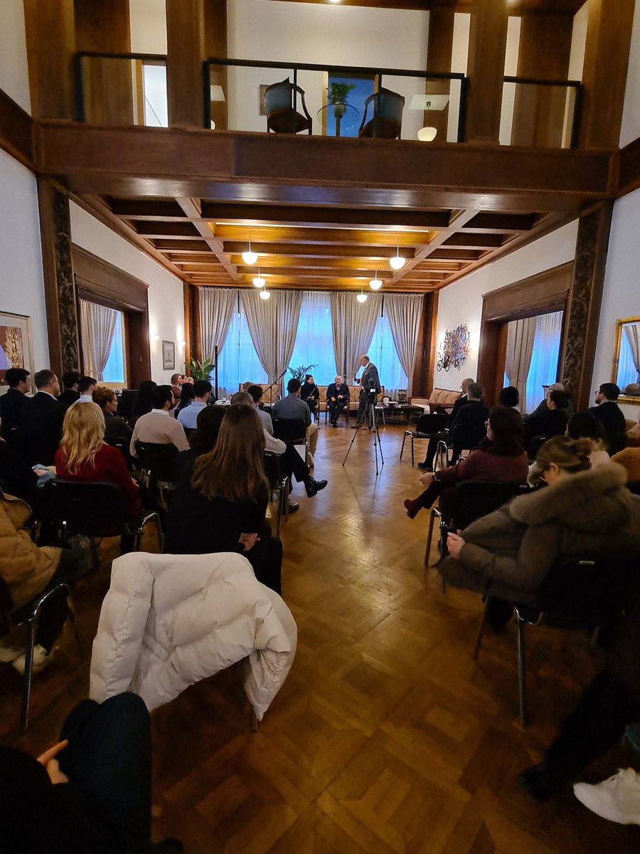 Wir sind die Zeugen der Zeugen. Mit großer Demut hörten wir heute in der Residenz dem Shoah-Überlebenden Albrecht Weinberg (97) zu, der uns seine Geschichte erzählte. Er ist ein lebendiges Zeugnis von Ausdauer, Entschlossenheit und Überlebenswillen.

#WeRemember #ZikaronBaSalon