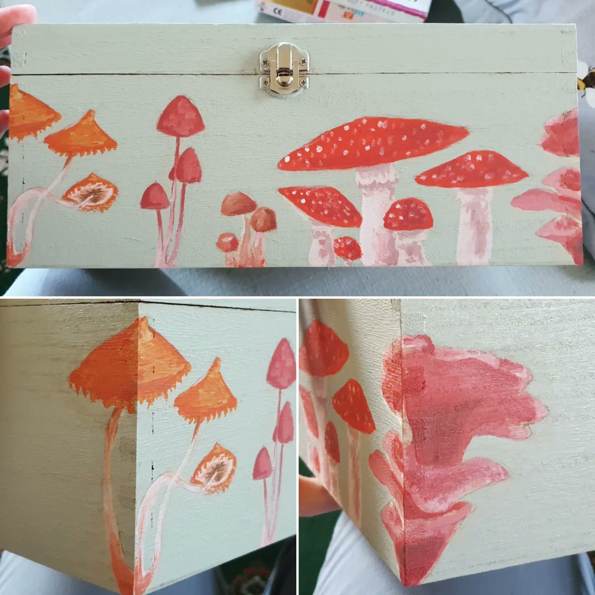 merydisposition's tweet image. Finally got around to lining and painting my new dice box.

Painted using outdoor wood paint sample pots

#dnd #dicebox #dicehoard