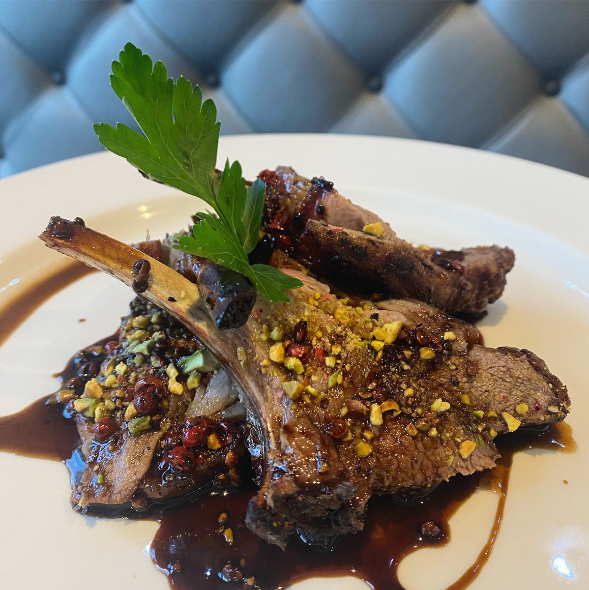 avitalian's tweet photo. FILETTO D’AGNELLO AL PEPE
lamb cutlets coated in crushed black and red peppercorns, pistachio nuts and glazed with a hint of honey and balsamic reduction #amerigovespuccicanarywharf #canarywharf #canarywharflondon #lambcutlets #pepercorn #honey #italianfood #familyrestaurant https://t.co/Dtt0nhwR32