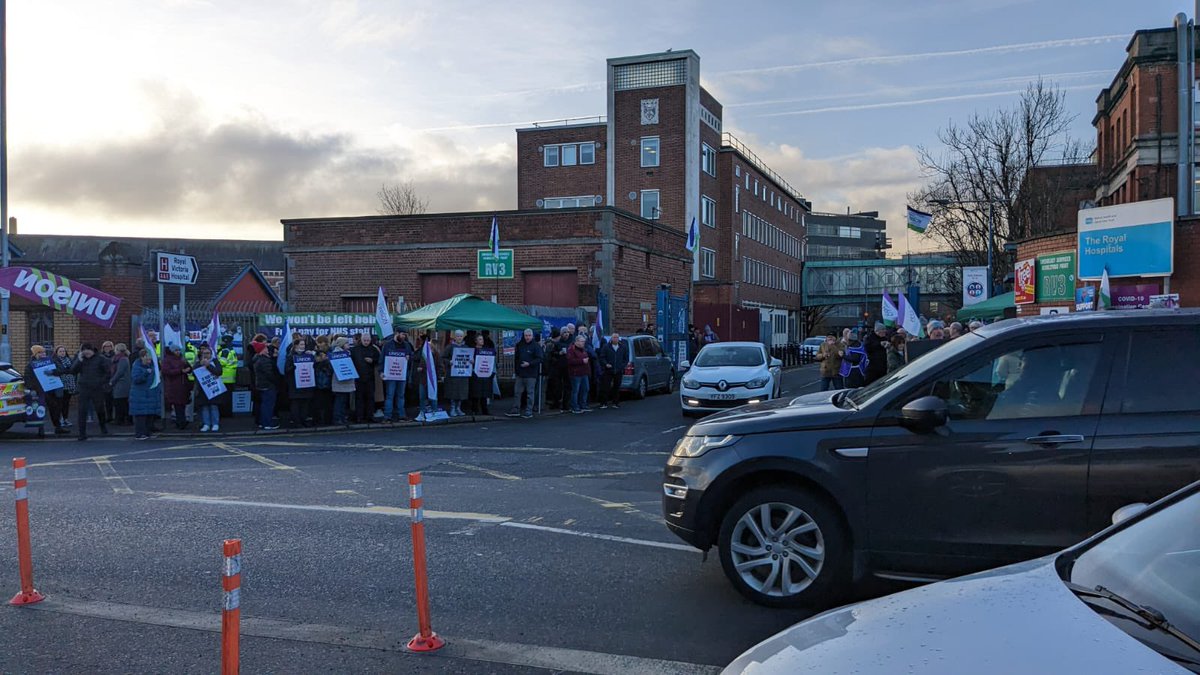 IRSP activists standing in solidarity with striking NHS workers this morning in Belfast 

Victory to the Workers!
End the decade of Austerity!
Enough is Enough!
#NHSPrivatisation #NHSCrisis #NHSStrikes