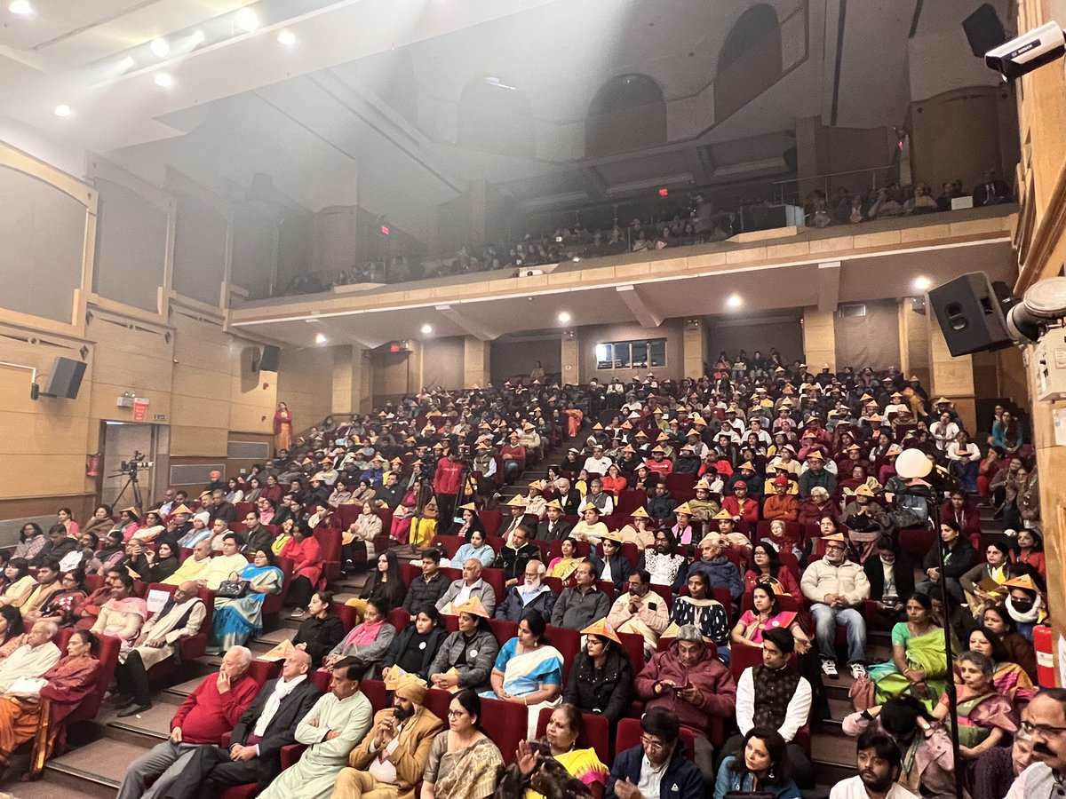 sanghasenamimc's tweet image. So glad to be able to address the launch of @PmcHindi Satellite channel.
I congratulate the entire team of Masters who have worked hard to bring this channel. I am sure w/ the launch of this channel, the message of Bramarshi Patriji is spread in every nuke &amp;amp; corner of the world.