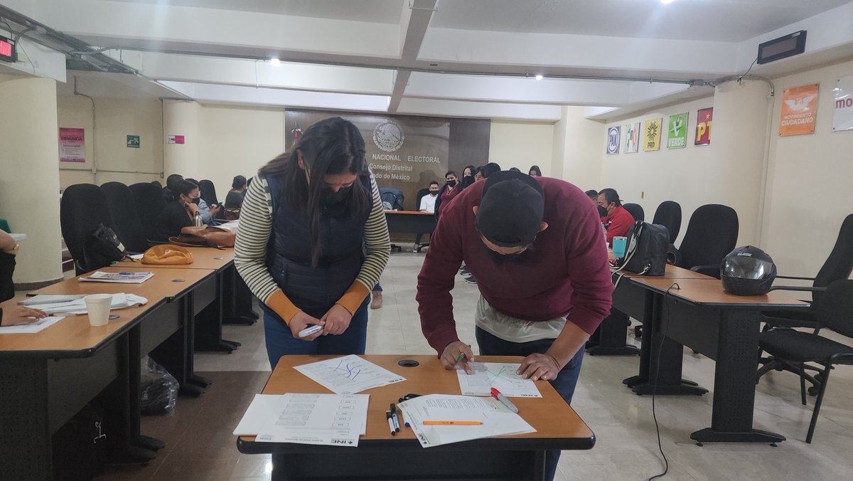 ApLizette's tweet photo. Taller a personas Supervisoras y Capacitadoras Asistentes Electorales que visitarán a la ciudadanía que será Funcionaria de Mesa Directiva de Casilla en el PEL 2023 en el #EdoMex. Buscamos desarrollar al máximo sus competencias. 
@YoTambienSoyINE https://t.co/qzmuEIJu75