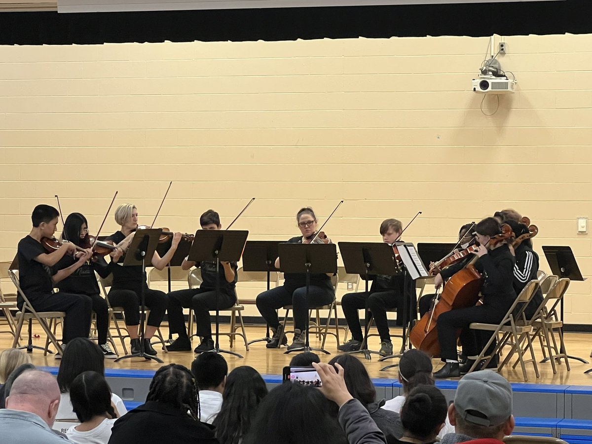DiggsLatham's tweet photo. It was a treat to see current and former students perform in last night’s @wssymphony #PLAYMusic concert with #TeamBrahms and #TeamPrice. #WSFCSWorththeChoice #SchoolChoiceWeek @MagnetSchlsMSA @AplusSchoolsNC https://t.co/QmzM613h59