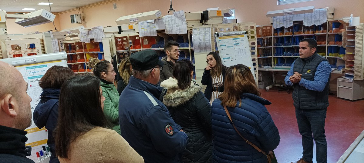 freddestsulp's tweet photo. @laposterecrute Acte II : Merci à vos équipes d'avoir ouvert les portes du site de JONZAC sur cette matinée découverte du métier de facteur. #recrutements #emplois #formation 2023 @poleemploi_NA https://t.co/LYhLZHPGRW