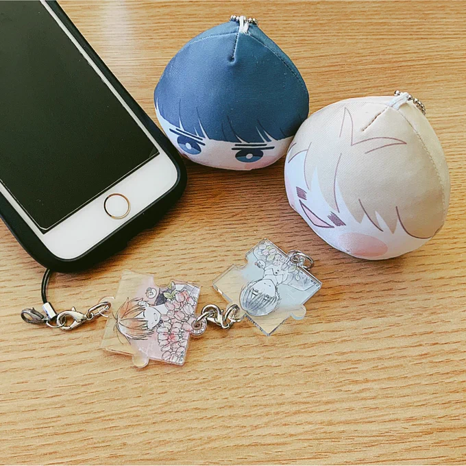 ハゴロモ様()から発売予定のグッズをいただきました!とっても綺麗に印刷してくださいました…!ぜひ鞄や携帯に付けたり飾ったりして楽しんでください〜*・3月下旬発売予定君には届かない#ハゴロモ 