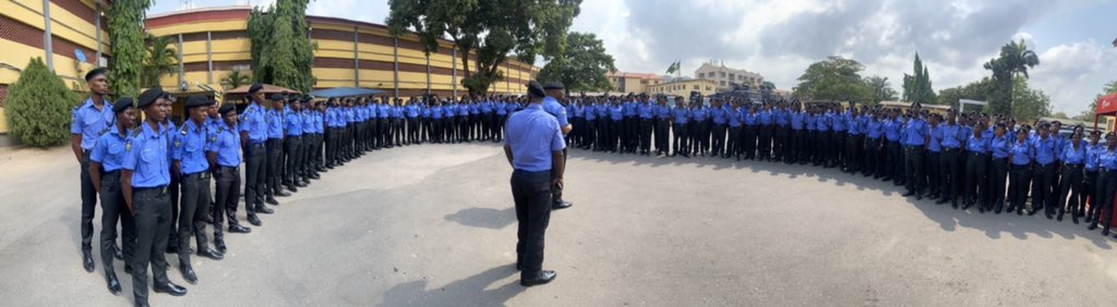 BenHundeyin's tweet photo. All Constables of Lagos State origin, 228 of them, of the 10,000 that graduated from various Police training institutions last month, reported for duty today.

All have been posted to their respective LGAs to boost Community Policing. 

Welcome on board, guys! 🤗 https://t.co/jpD19C4bLg