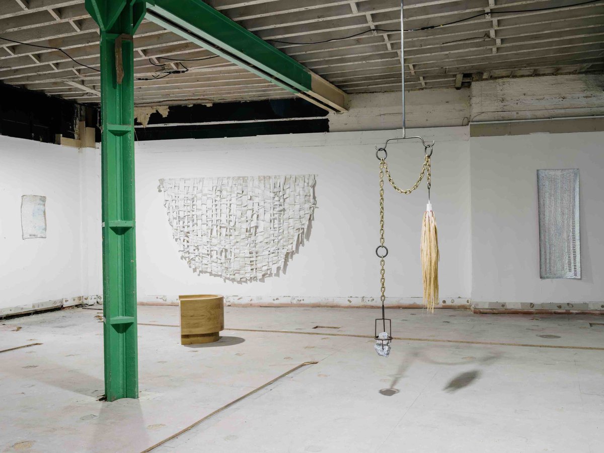 edelassanti's tweet photo. #JodieCarey and #OrenPinhassi are featured in the group exhibition 'LUMA', opening today, 5-8pm, at Silbury + East, 49 East Road, N1 6AH.
'LUMA' is presented by @AORASPACE and curated by Jenn Ellis.
📸 Installation views by James Retief.
#AORA #LUMA #EdelAssanti https://t.co/Gz0gxNKhkl