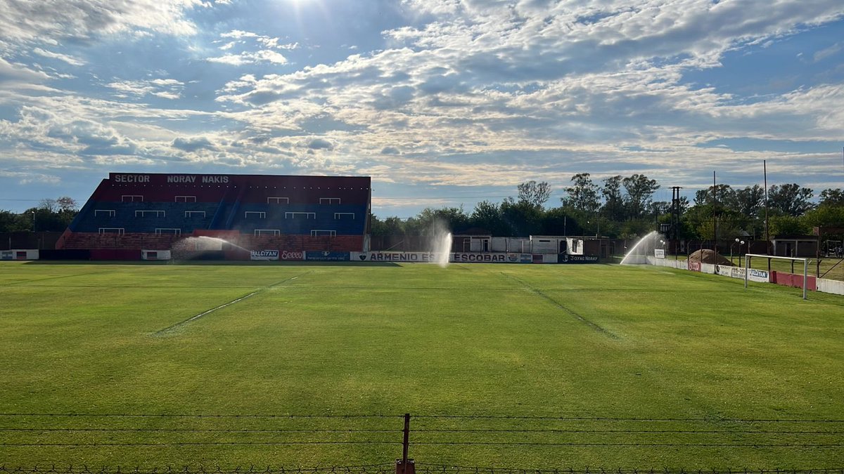 Luego de un esfuerzo importante de Comisión Directiva y allegados estrenamos el nuevo sistema de riego por aspersión en el Estadio Armenia