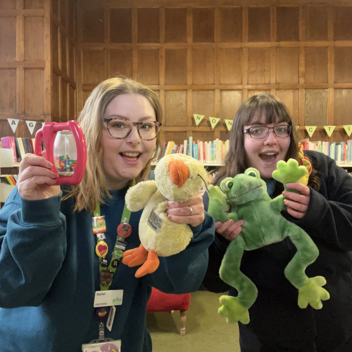 We had a lovely #BabyRhymeTime at #CharltonLibrary with Rachel, Megan & lots of bubbles 🫧 today! 🎶✨ Join in the fun every Monday and Thursday from 10:30-11am! 🎵 Make friends, learn new songs and have fun! 🐤🐰 @Royal_Greenwich @Better_UK @greenwichlibs #LoveYourLibrary
