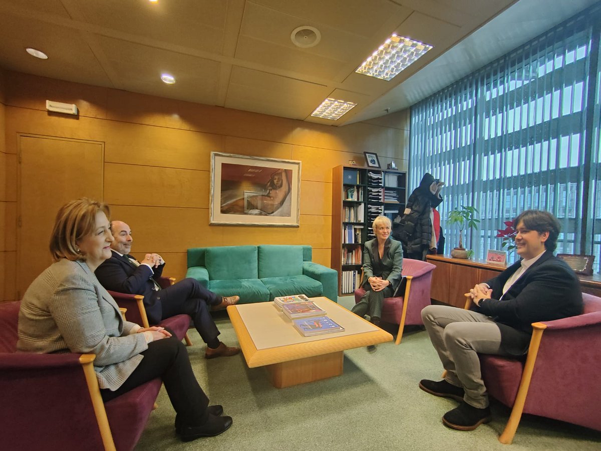 SCTAsturias's tweet image. El consejero de Ciencia, Borja Sánchez, ha mantenido una reunión con la @SEDIAgob @carmeartigas
 junto con el rector de @uniovi_info, Ignacio Villaverde,
 y la @DelGob_Asturias @DeliaLosaC para hablar del @P_Recuperacion y los programas #RETECH que desarrollará Asturias.