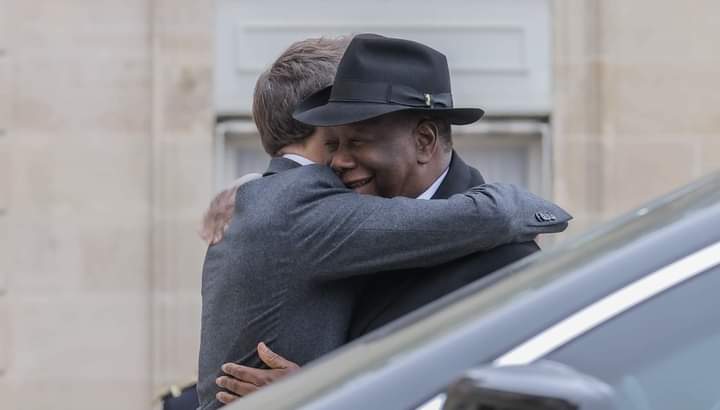 IneAime's tweet photo. L’image qui peut tuer  les pro Wagner et les pro putschistes 😂😂

La Côte d’Ivoire 🇨🇮 et la France 🇫🇷 #avancent Ensemble #Toujours pour la stabilité de l’Afrique surtout la #Cedeao 

#Avancent Ensemble #Toujours https://t.co/k8d0dJYkey