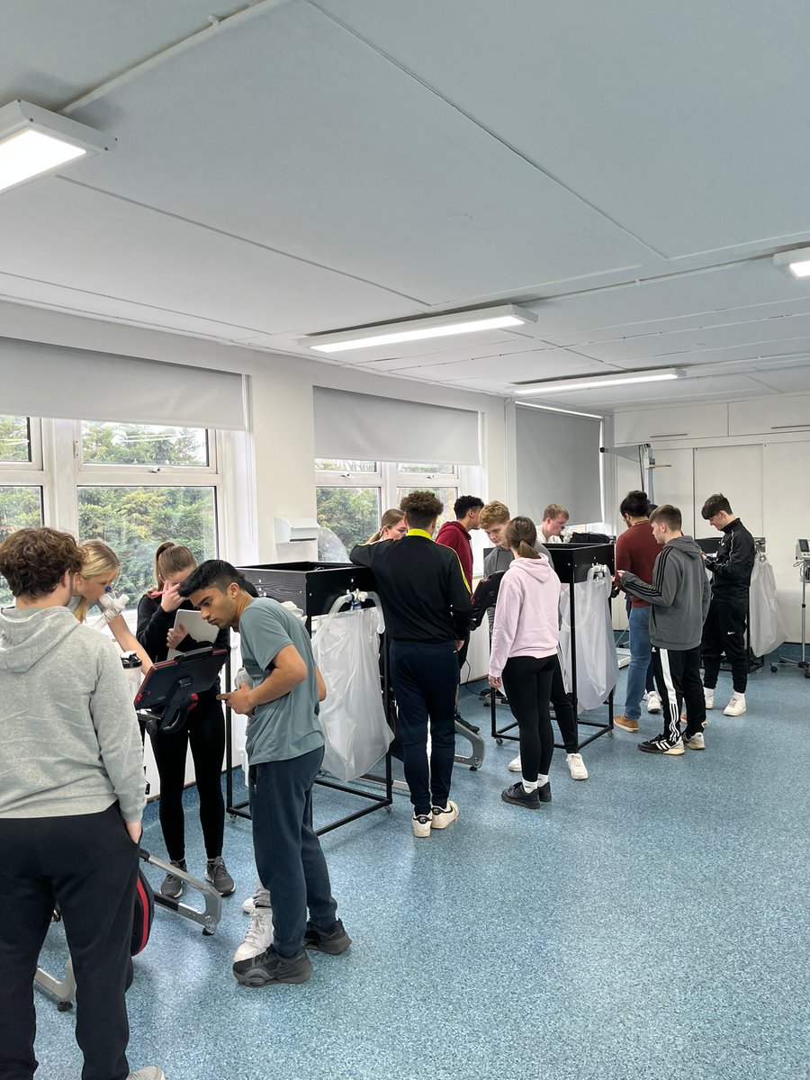 StPaulsSurrey's tweet photo. Year 12/13 A Level PE students had a great day at St Mary's University in Twickenham putting theory to practice. #ALEVELPE #alevels #alevelstudies #sportstheory #sportpractice #sports https://t.co/90eQeiGSxS