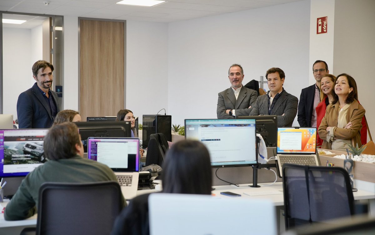 jdelauz's tweet image. Visitamos con Mercedes Piera las nuevas instalaciones de Boosters Group en #LasRozas. Una empresa de comunicación especializada en PR y Eventos, ya implantada en el municipio, y que se traslada a Parque Empresarial.