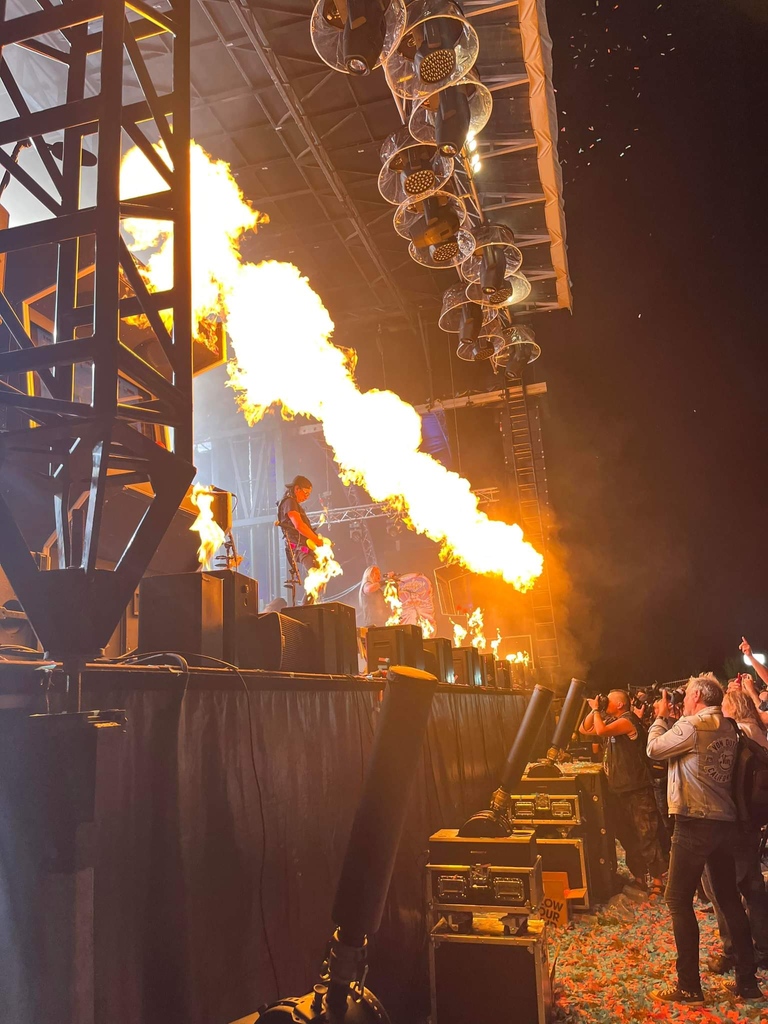 Unfortunately it's still cold outside. Fortunately we have the perfect solution! 

Are you looking to add heat to your event? 

#dragonforce #flames #fire #stageeffects #festival #jsesltd #music #concert #livemusic #concertproduction #throwbackthursday #liveevents