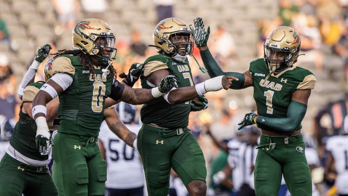 Blessed and highly favored to be offered on my birthday by <a href="/UAB_FB/">UAB Football</a> <a href="/CoachM_Patrick/">M. Patrick</a> Birmingham Alabama We Out here #WinAsOne <a href="/_STUDUNIVERSITY/">MICHAEL THOMPSON</a> <a href="/BHarrison92/">Bryant Harrison</a> <a href="/Rivals/">Rivals</a> <a href="/ChadSimmons_/">ChadSimmons</a>