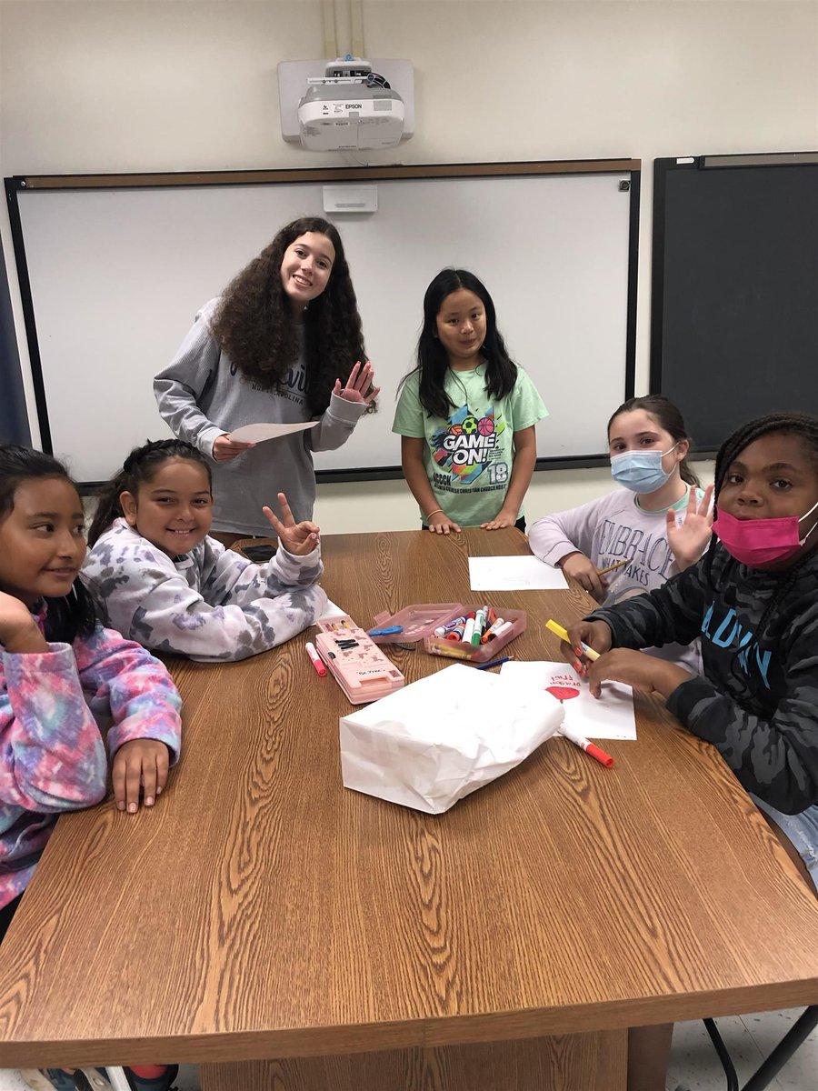 FultonCoSchools's tweet photo. Chattahoochee High Schoolers Help Grow Future Leaders

Dig Deeper: https://t.co/ANH2uNhI55

@HoochHappenings 
@JaguarESNews 
@OceeElem https://t.co/xIFG2bSXez