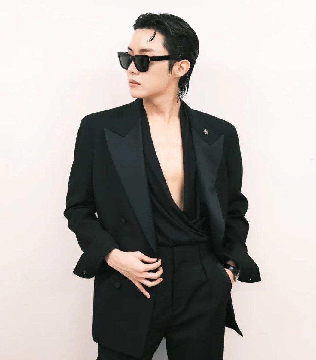sariiidc's tweet photo. Vergüenza me daría llamar "friki japonés" a uno de los integrantes de la banda más exitosa del momento, y más en un programa tan grande y con tanta audiencia, la has cagado Pablo  #PabloMotosRespectJhope #PablomotosdisculpateconJHope https://t.co/2DY3J1scTn