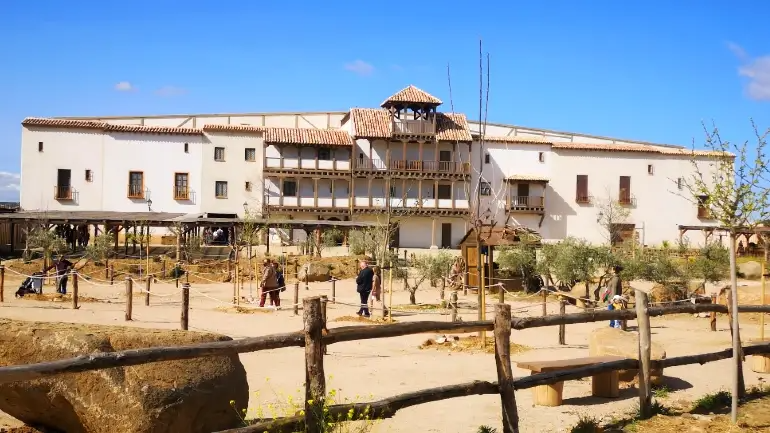 avecesveoviajes's tweet photo. El Gran Corral de Comedias de Puy du Fou #Toledo, el teatro donde se representa el trepidante espectáculo «A Pluma y Espada».
#ElSueñoDeToledo #PuyDuFouEspaña #CastillaLaMancha #toledoturismo #CLMvivetumundointerior #CLMtumundointerior
https://t.co/yUT2kUhSyP https://t.co/pZWiSvSoDh