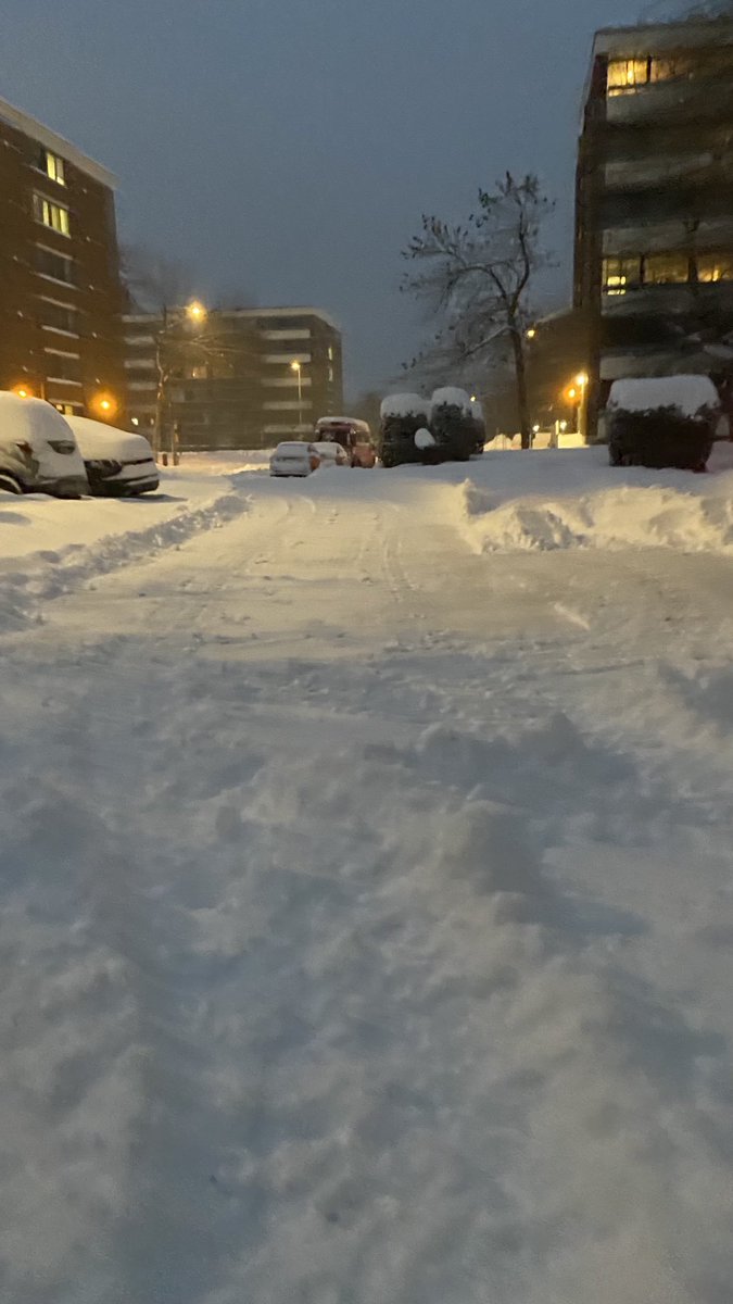 SandraTamaraC's tweet photo. Saliendo para el trabajo #niege #Montrreal 🇲🇶#qc #ca🇨🇦❄️❄️❄️❄️ https://t.co/ruOibSPJ6O