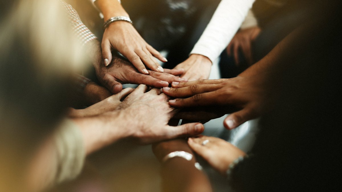 mskidsweb's tweet photo. Achter de #schermen van #MSkidsweb werken meerdere #vrijwilligers. Zij zorgen ervoor dat de #website in de lucht blijft en van de nieuwste #informatie wordt voorzien. Ook nu zijn wij op zoek naar nieuwe #mensen! https://t.co/z0v6KdjwEJ https://t.co/FPQg8ddEvO