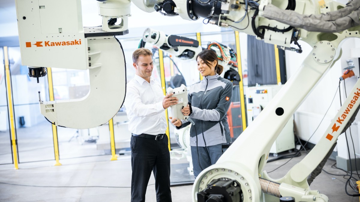 In the furniture industry, too, manufacturers are constantly on the lookout for innovative #solutions to make the #production efficient. The part played by robots is growing. But what kinds of robots are there and where are humans still irreplaceable? bit.ly/408Aqwe