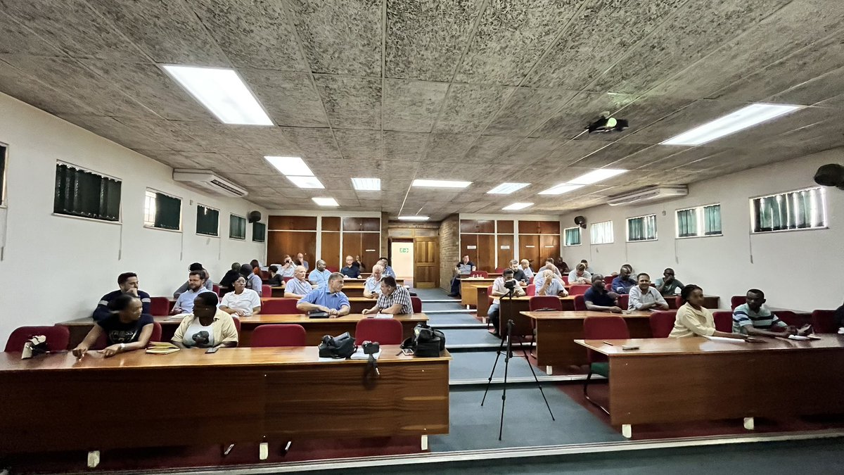 SACoalPrep's tweet image. Emmanuel Ngubane from Majichem presenting on “Operational requirements for effective coal thickening “
#sacpstechnicalmeeting #sacps #coalprocessing