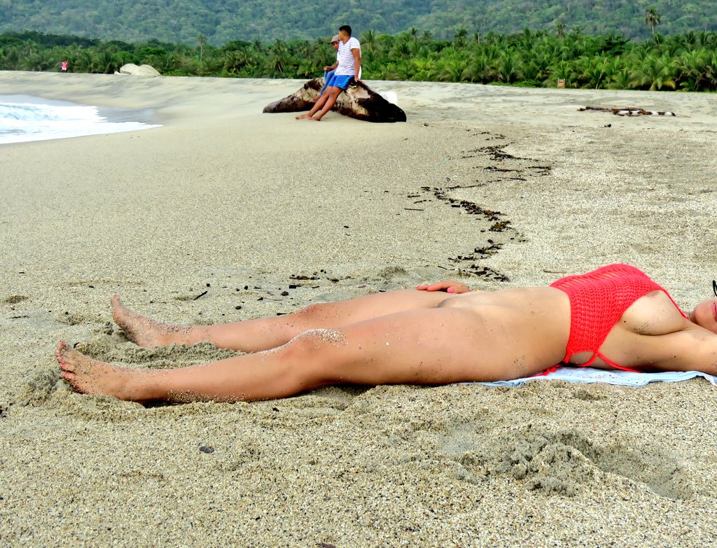 morbo en la playa tweet media