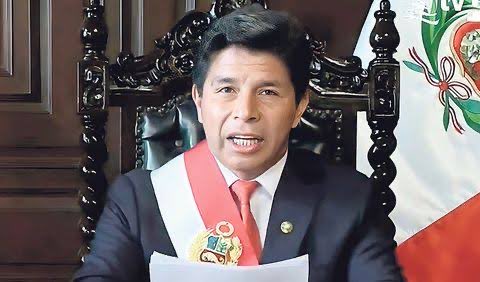 Pedro Castillo Terrones, lo peor que le pudo pasar al país, permitió descaradamente que grupos violentistas se reorganicen, se reunió con delincuentes y violentistas en el mismo Palacio de Gobierno, organizando el levantamiento del “pueblo”, este sujeto merece el infierno