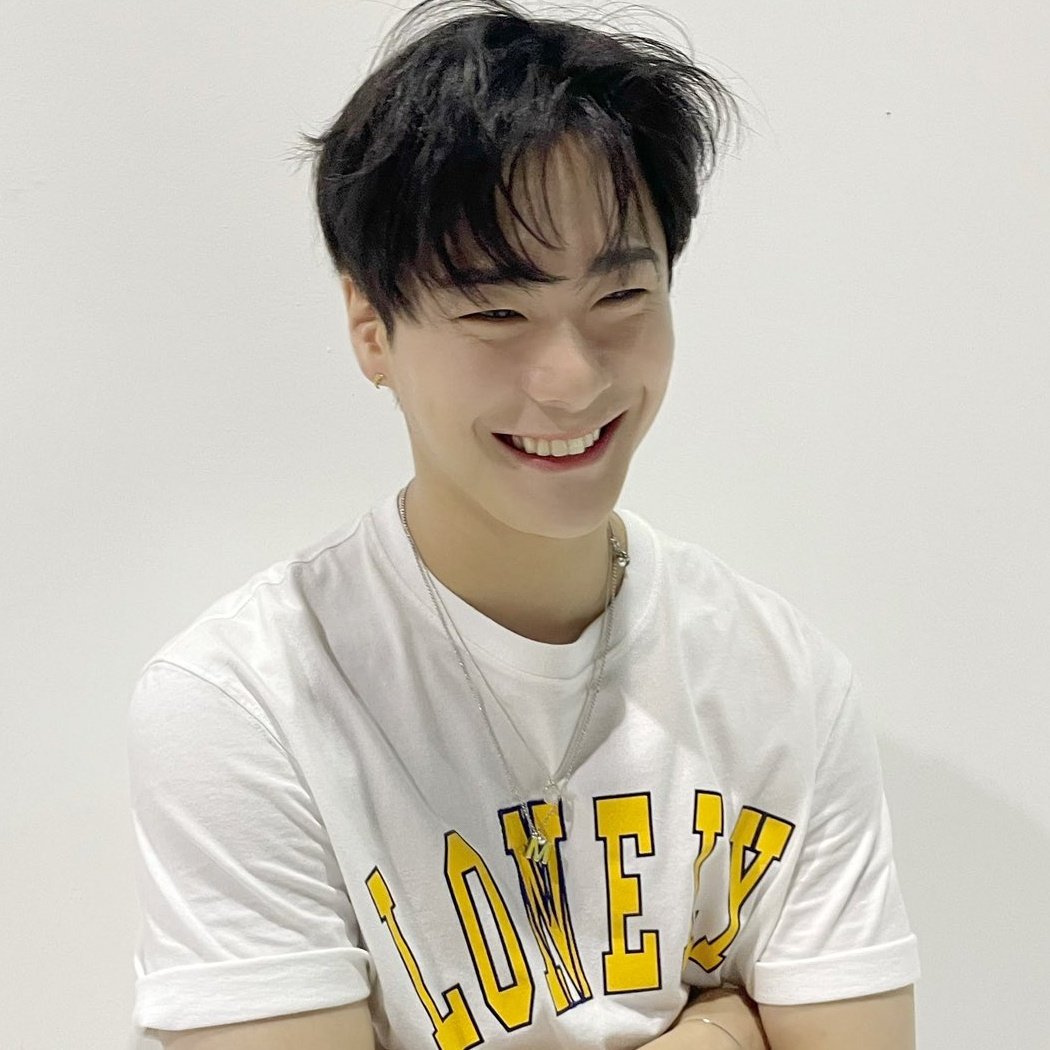 philconcerts's tweet photo. HAPPIEST BIRTHDAY TO #ASTRO's MOONBIN 🎉

Your PH AROHAs are thrilled to have you back in Manila with Sanha this March!

#HAPPYMOONBINDAY https://t.co/ExKisoyy8q