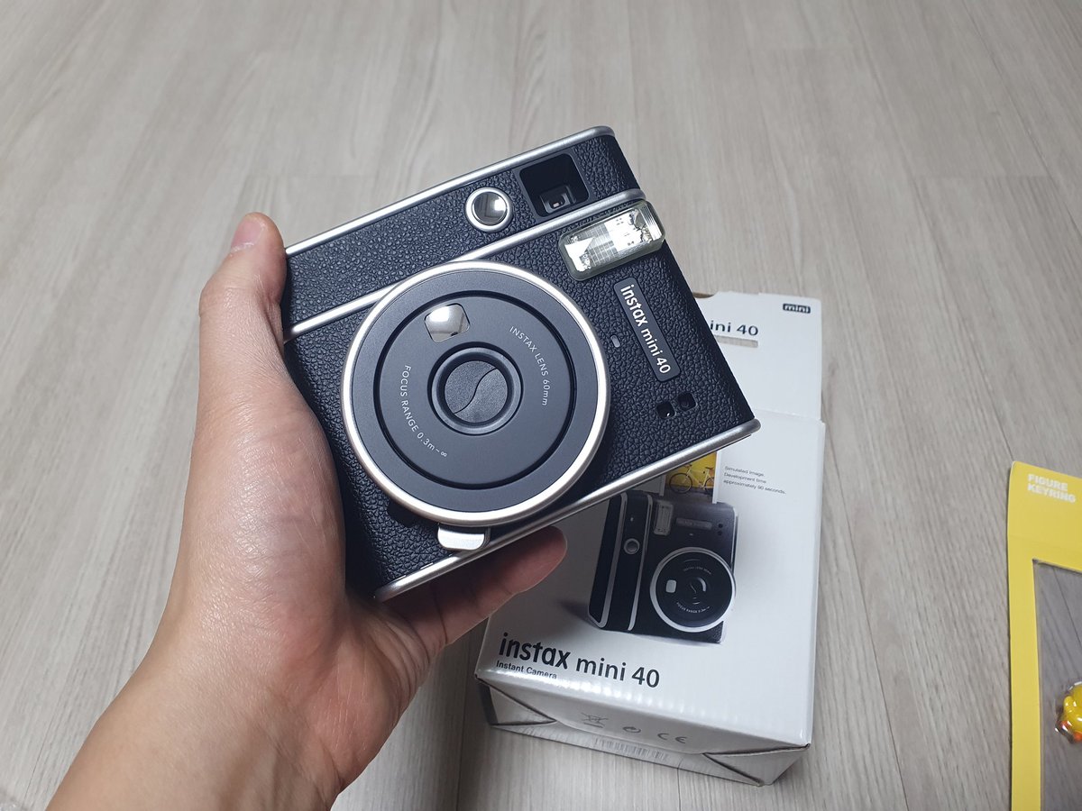캬~~~ <a href="/dogesoundclub/">Doge Sound Club 🟨</a>
디스코드에 믹스 경매로 당첨된
instax mini 40!!!
일마치고 집와서 드디어 뜯어봤다~~
너무 영롱한것~!
잘쓸께 <a href="/dscdotori/">DOTORI</a>!!!!
미안 <a href="/4rtsheep/">🟨ッ4rtsheep_🐿</a>!!!