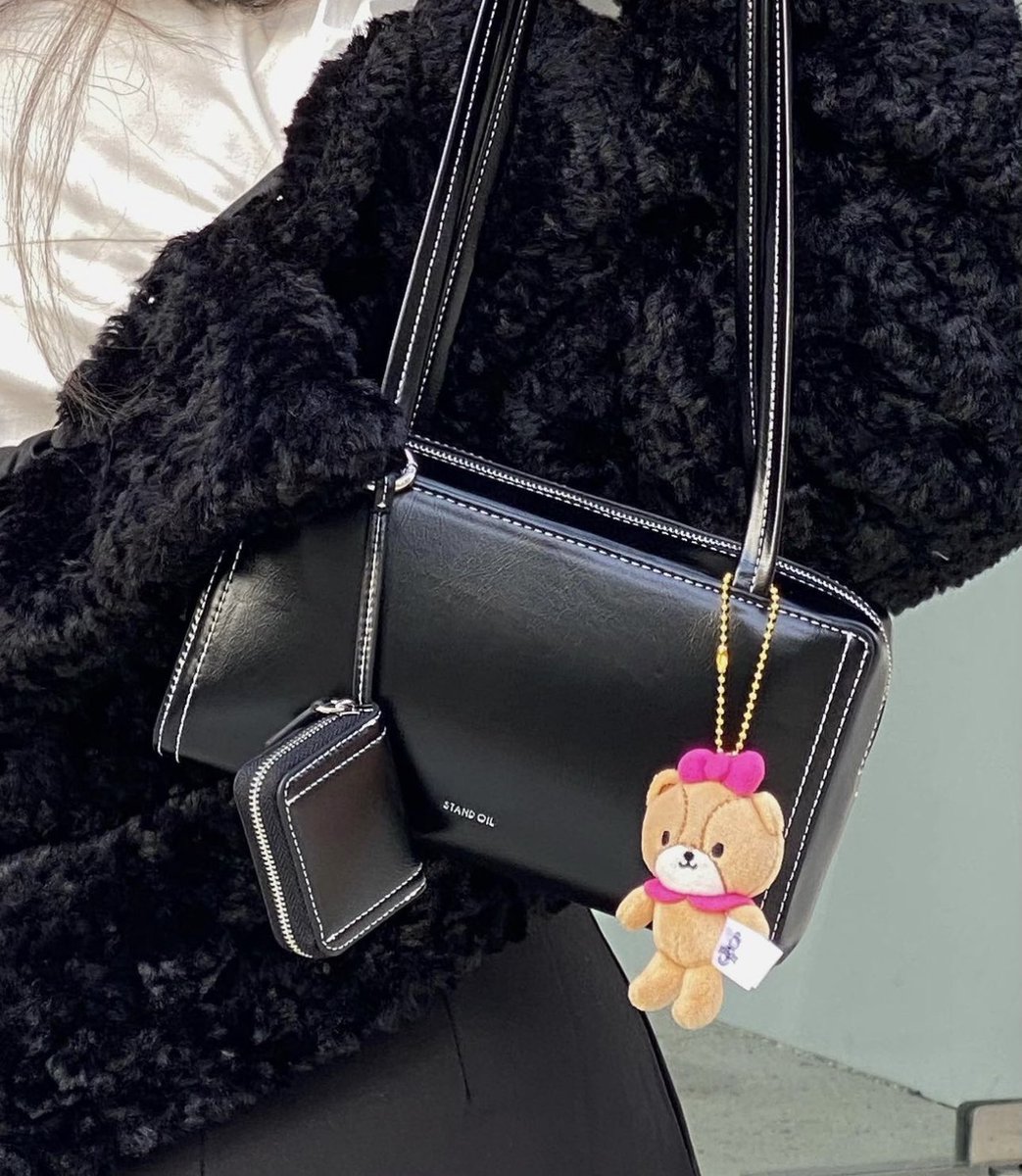 * pre ! 
กระเป๋า stand oil รุ่น post bag กลับมารีสต๊อคครบทู้กสี น้อง mocha ก็มาแล้ว รอบนิ้ใบละ 2,720.- ส่งฟรีค่า 👜🚏⤾·˚ ༘ 
⟢ ส่งกลับ ✈️ &amp; รับมัดจำ
#พรีออเดอร์เกาหลี #พรีเกาหลี #หิ้วเกาหลี #กดเว็บเกาหลี