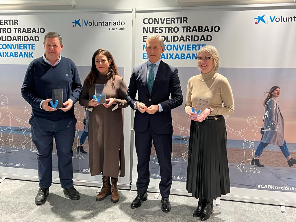 jp_badiola's tweet photo. El @VoluntCABK es uno de nuestros grandes orgullos. Lo formamos empleados y jubilados de @caixabank a los que se unen familiares, amigos y clientes que quieren mejorar la sociedad. ¡Y ayer nos reunimos todos los voluntarios del norte en un precioso acto en Bilbao! https://t.co/FEHHFiLnGt